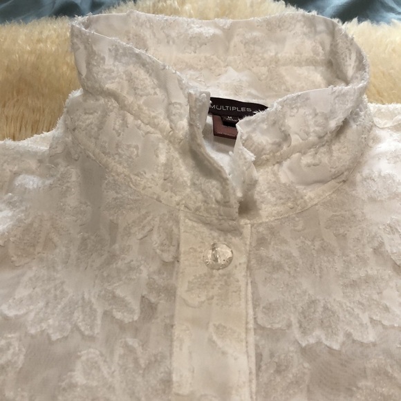 Unique white button up top size M - Picture 4 of 10
